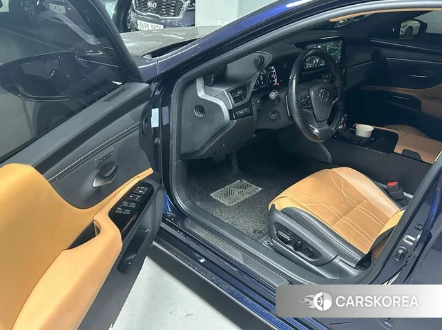 Lexus ES300h 7th generation 2022 Синий из Кореи