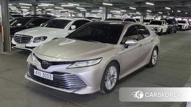 Toyota Camry (XV70) 2018 Светло-серебряный цвет из Кореи