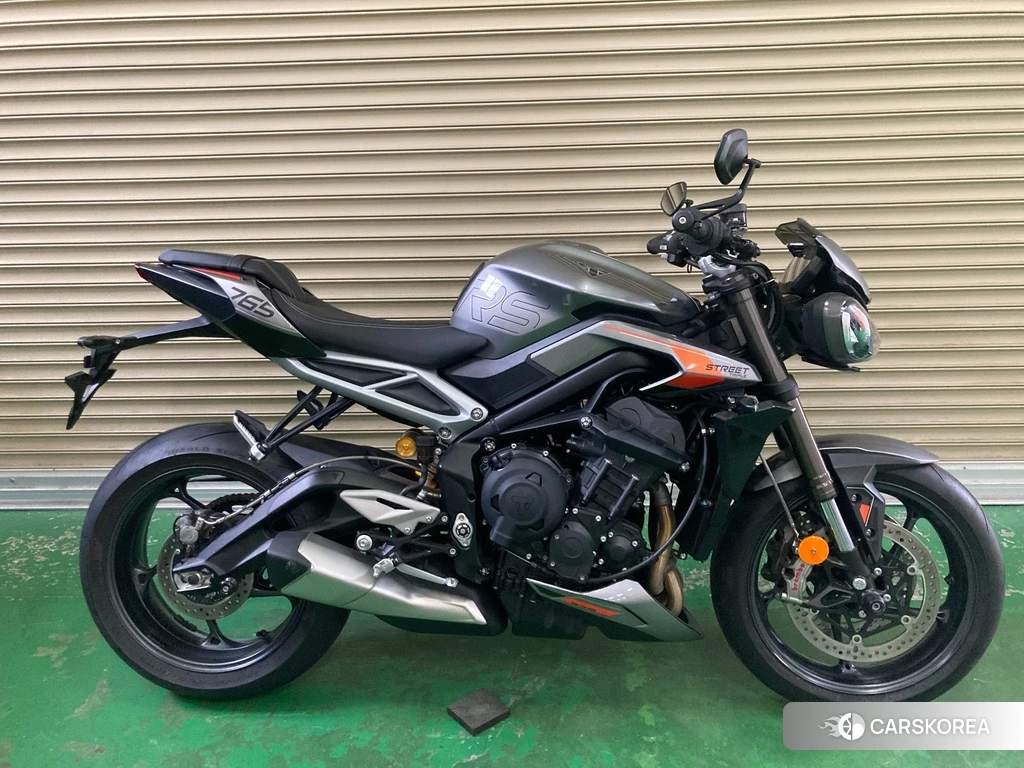 Проданный Triumph STREET TRIPLE 765 RS 2023 из Японии, фото 2