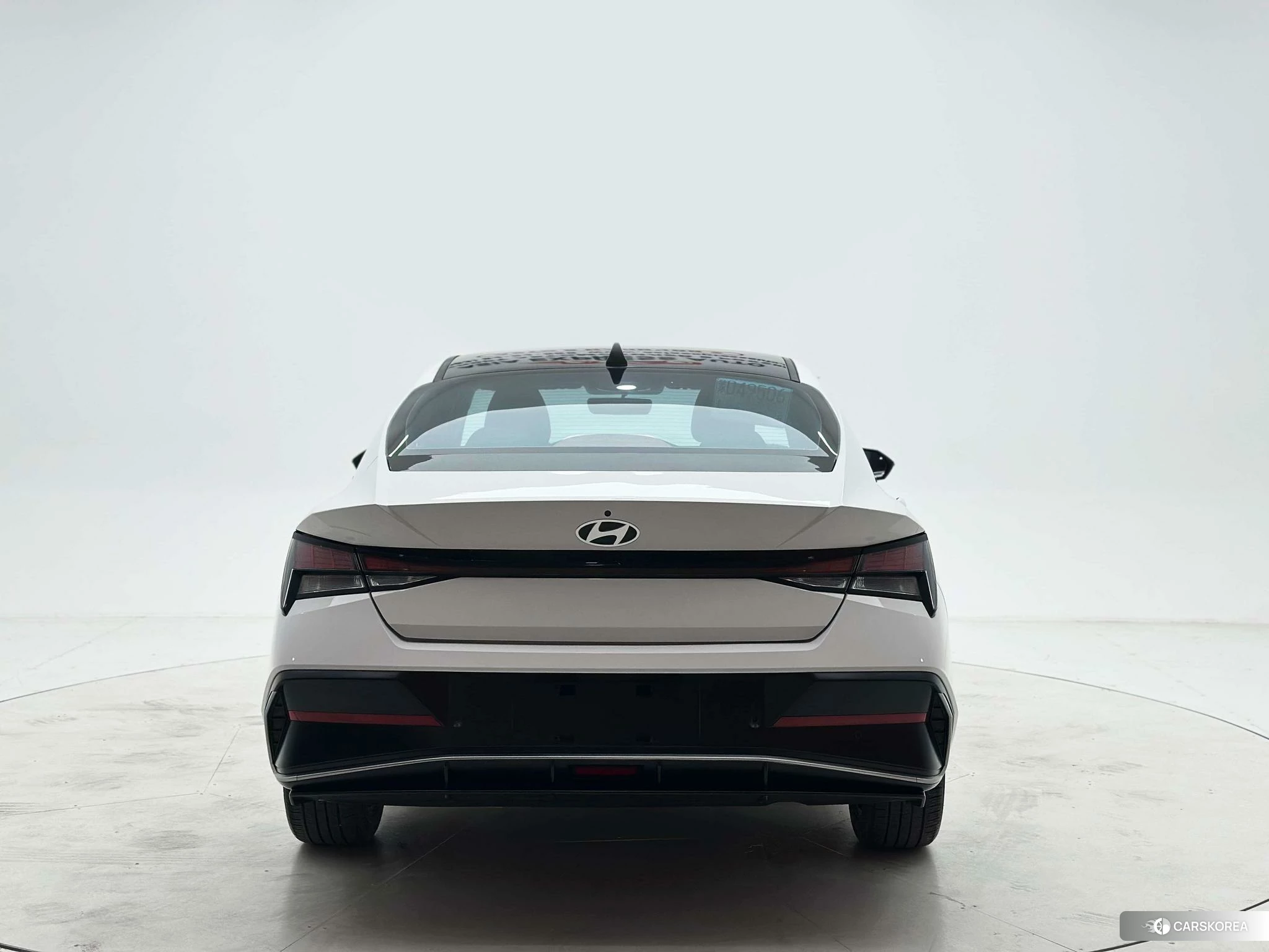 Hyundai Elantra 2023 Белый из Китая