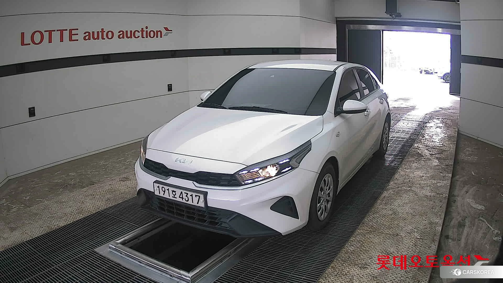 Kia K3 2022 Snow White Pearl из Кореи