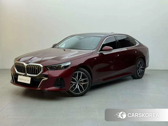 BMW i5 2025 Красный из Китая