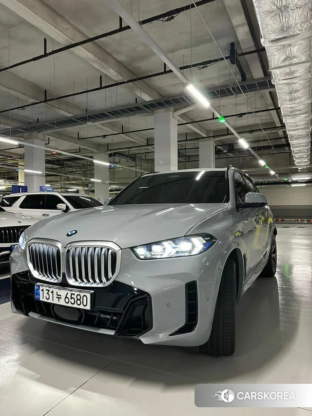 BMW X5 (G05) 2025 Светло-серебряный цвет из Кореи