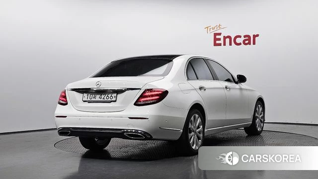 Mercedes-Benz E-Class W213 2019 Белый из Кореи