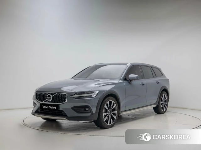Volvo V60 Cross-Country 2nd Generation 2022 Синий нефрит из Кореи