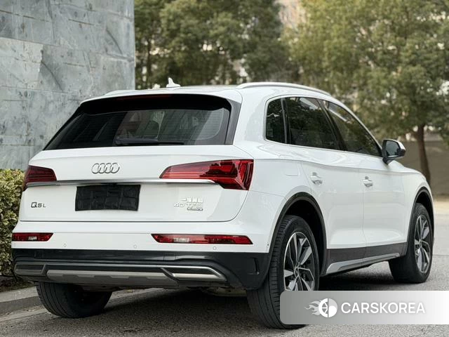 Audi Q5L 2021 Белый из Китая