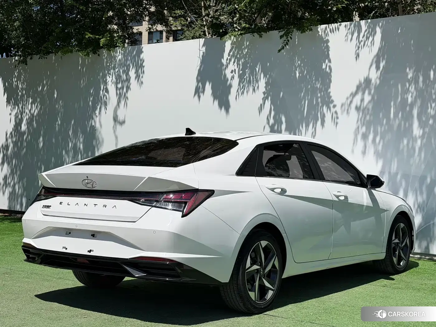 Hyundai Elantra 2023 Белый из Китая, фото 2