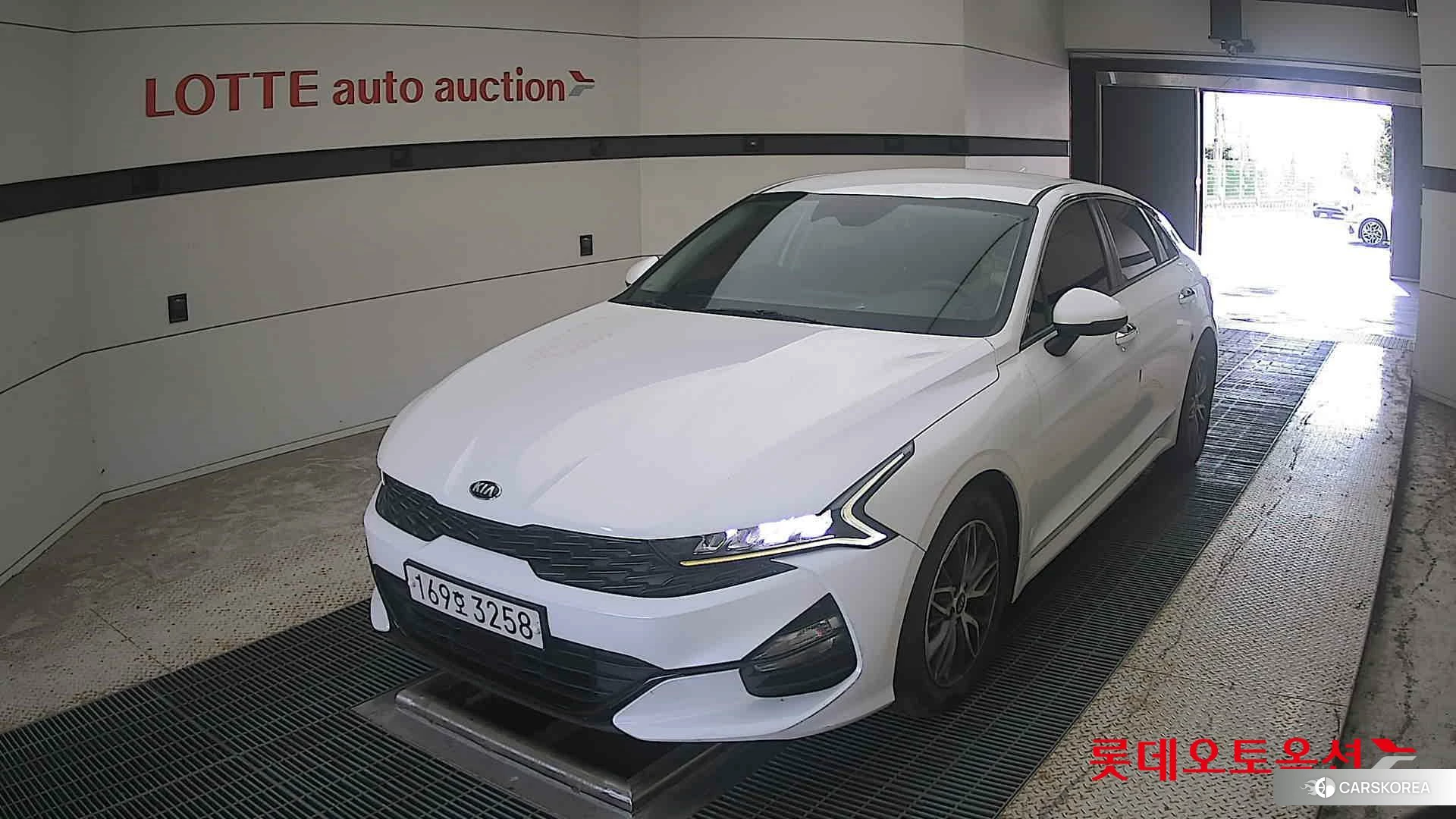 Kia K5 2021 Snow White Pearl (optional) из Кореи