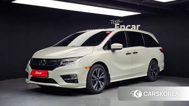 Honda Odyssey 2018 Белый из Кореи