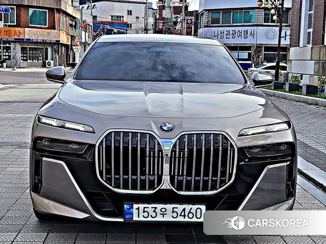 BMW 7 Series (G70) 2023 Песочный из Кореи