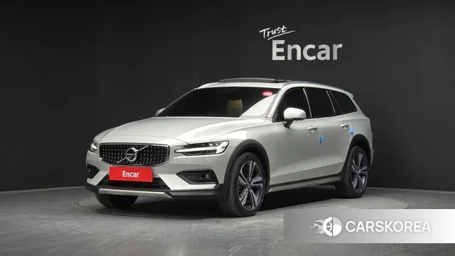 Volvo V60 Cross-Country 2nd Generation 2021 Серебристо-серый из Кореи