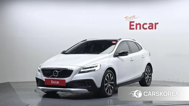 Volvo V40 Cross-Country 2019 Белый из Кореи