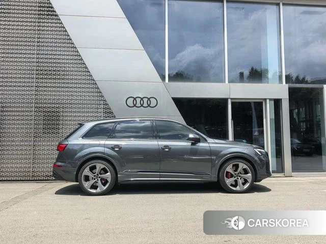 Audi SQ7 2024 Темно-серый из Китая