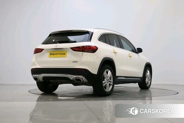 Mercedes-Benz GLA 2021 Белый из Китая