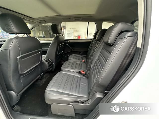 Volkswagen Touran L 2021 Белый из Китая