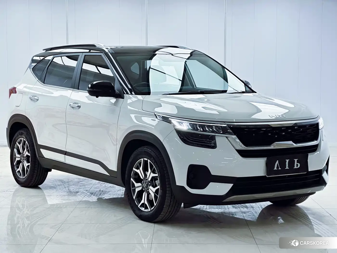 Kia KX3 proud run 2022 Белый из Китая