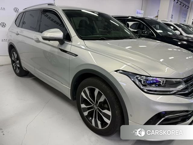 Volkswagen Tiguan L 2023 Серебристо-серый из Китая