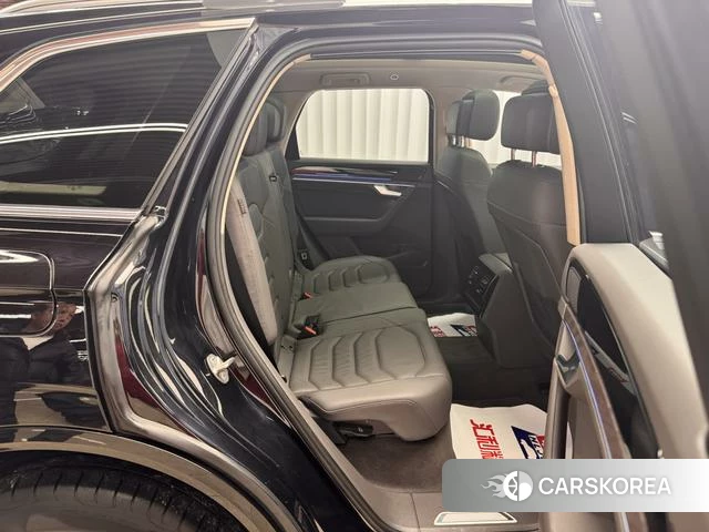 Volkswagen Touareg 2022 Черный из Китая