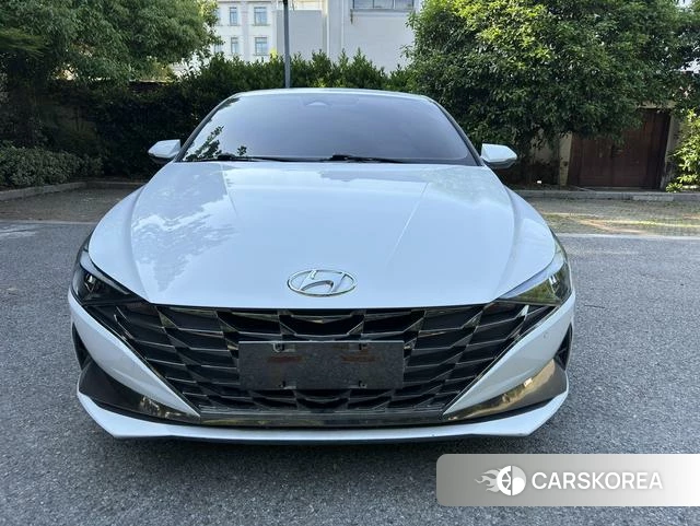 Hyundai Elantra 2021 Белый из Китая