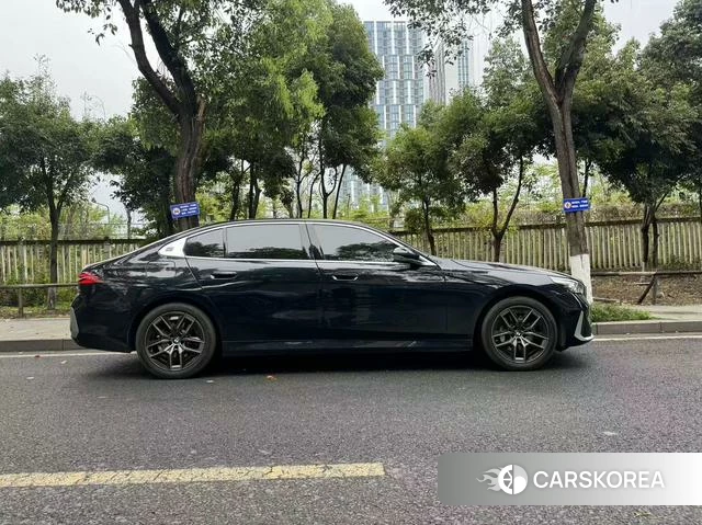 BMW 5 series 2024 Черный из Китая