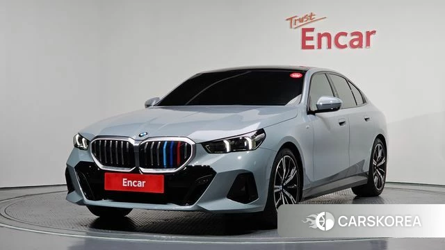 BMW 5 Series (G60) 2025 Серебристо-серый из Кореи