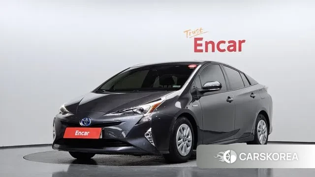 Toyota Prius 4th Generation 2018 Белый из Кореи