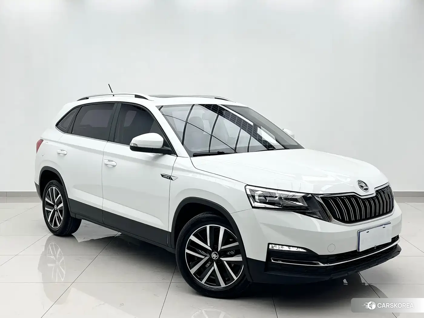 Skoda Komick 2023 Белый из Китая