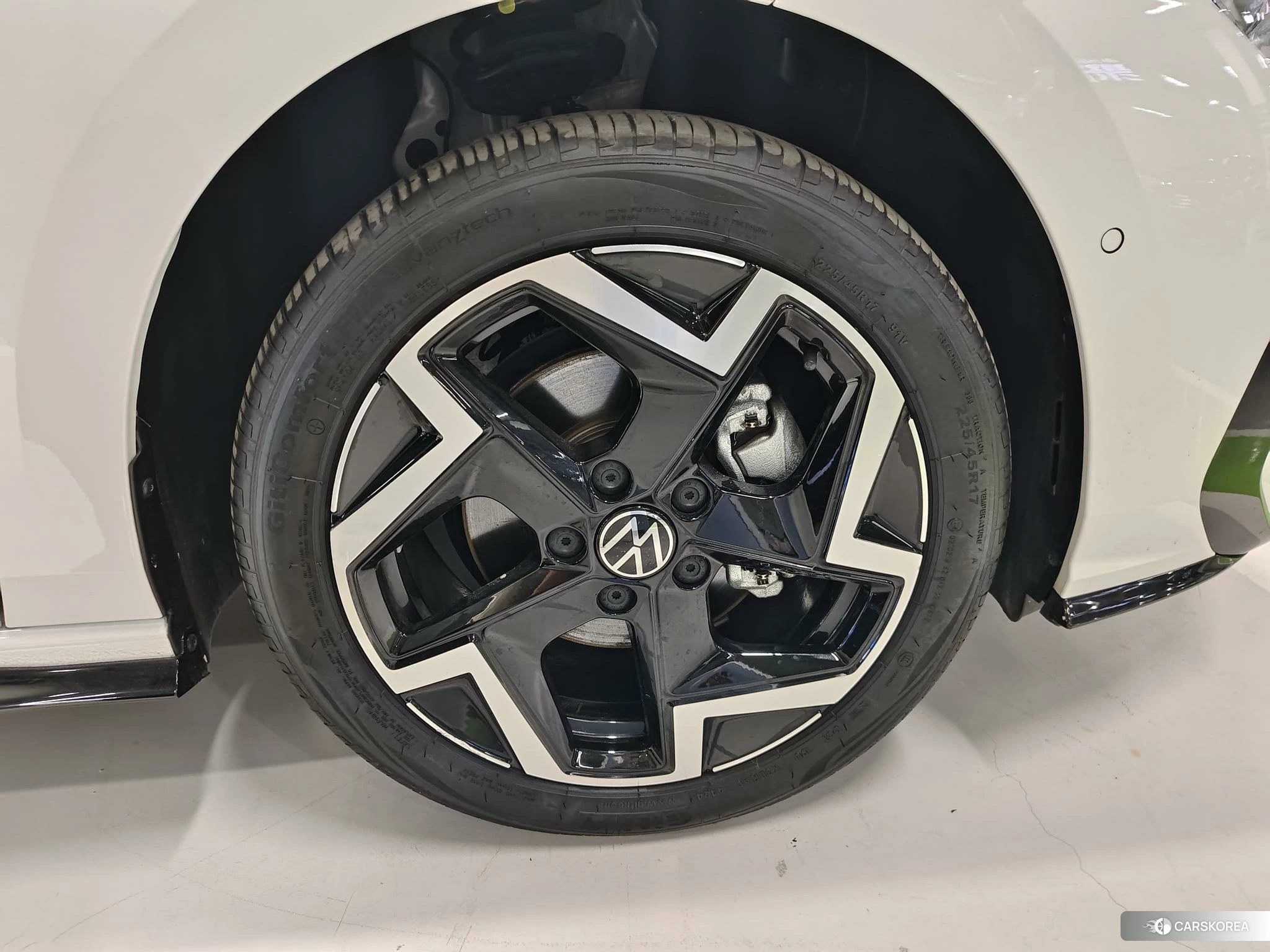 Volkswagen Golf 2024 Белый из Китая