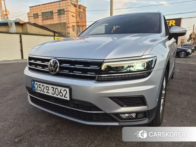 Volkswagen Tiguan second Generation 2020 Серебряный из Кореи