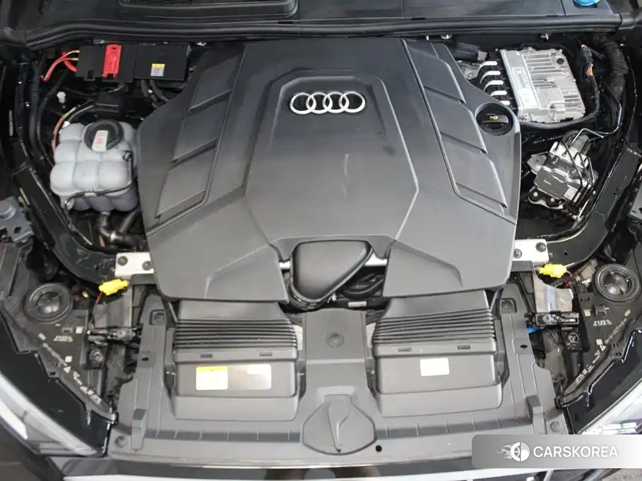 Audi Q7 2023 Черный из Китая
