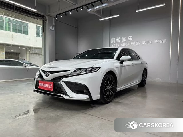 Toyota Camry 2023 Белый из Китая