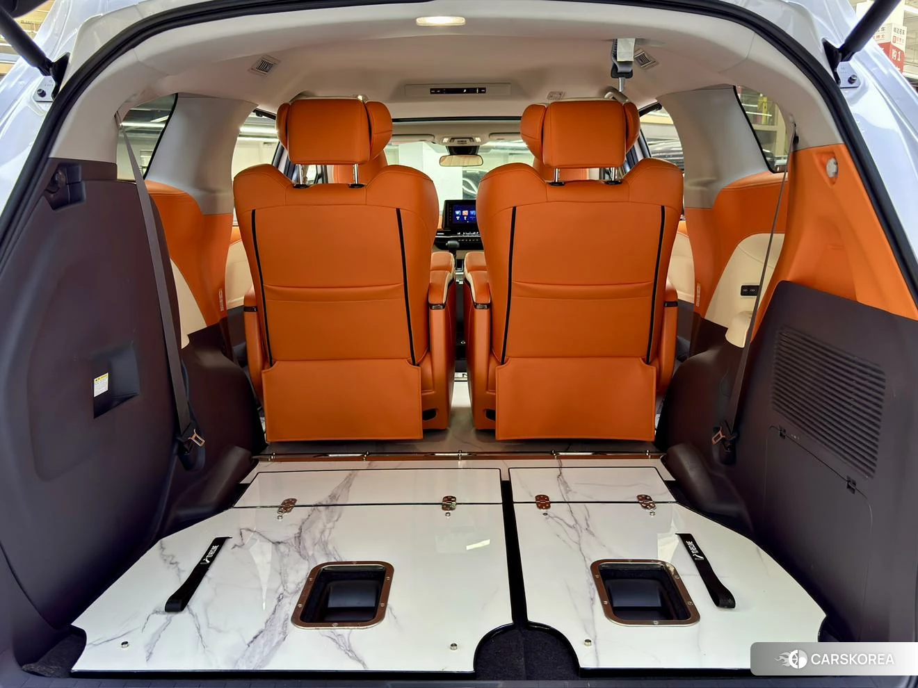 Toyota Sienna 2023 Белый из Китая