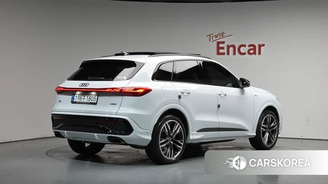Audi Q5 (80A) 2025 Белый из Кореи