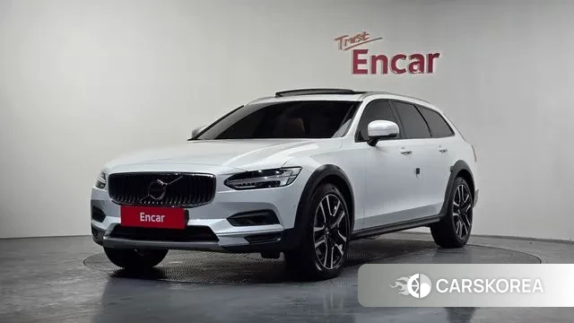 Volvo V90 Cross-Country 2023 Белый из Кореи