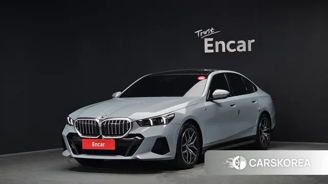 BMW 5 Series (G60) 2025 Серебристо-серый из Кореи