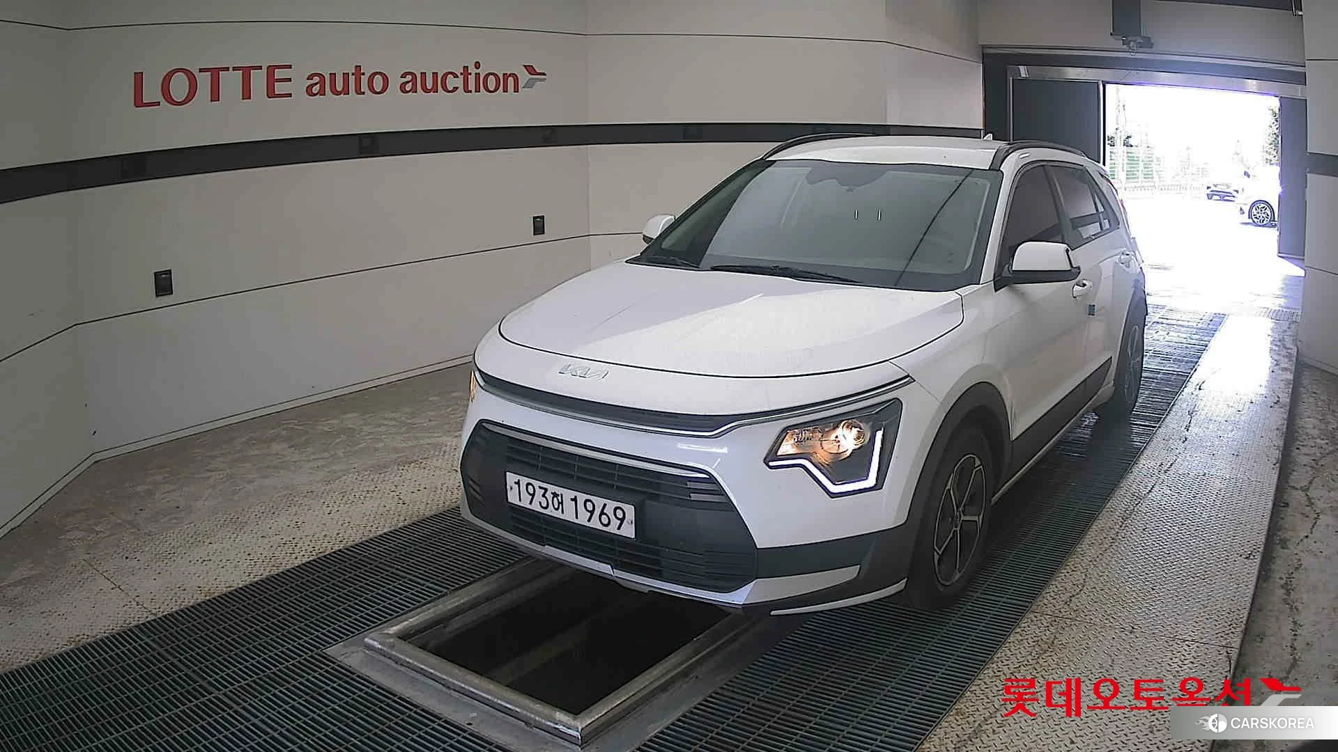 Kia Niro Hybrid 2022 Snow White Pearl (optional) из Кореи