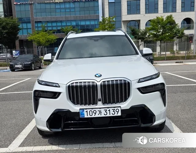 BMW X7 (G07) 2025 Белый из Кореи