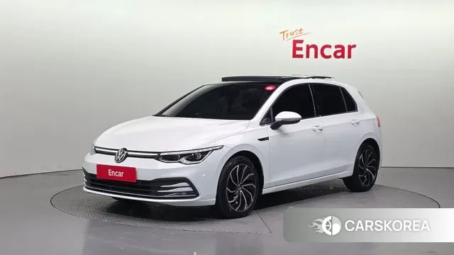 Volkswagen Golf 8th Generation 2023 Белый из Кореи