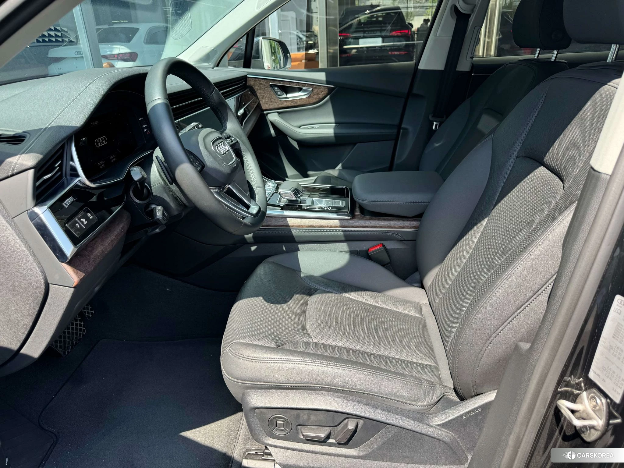 Audi Q7 2022 Черный из Китая