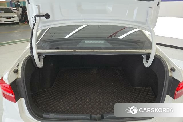 Volkswagen Lavida 2019 Белый из Китая