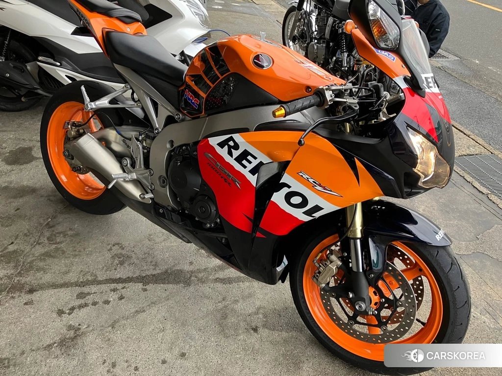 Проданный Honda CBR1000RR 2010 из Японии, фото 2