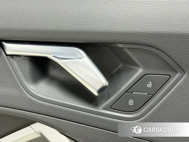 Audi Q3 2022 Темно-серый из Китая