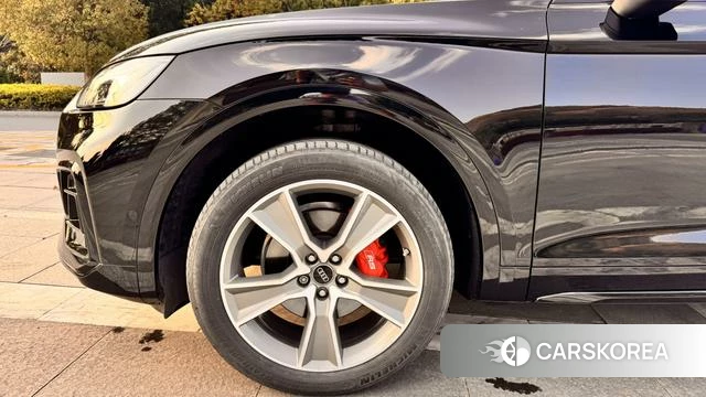 Audi Q5L 2022 Черный из Китая