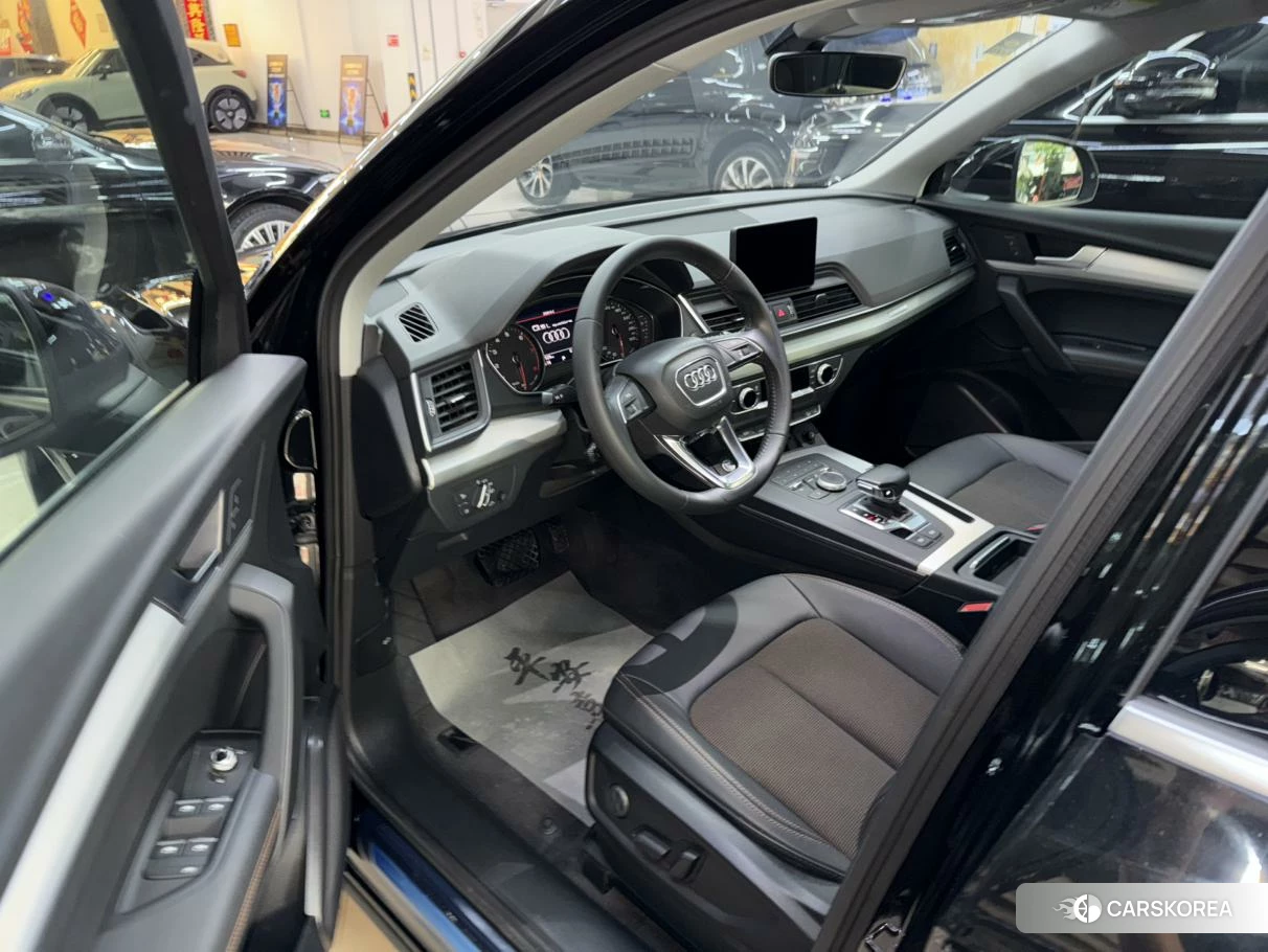 Audi Q5L 2020 Черный из Китая