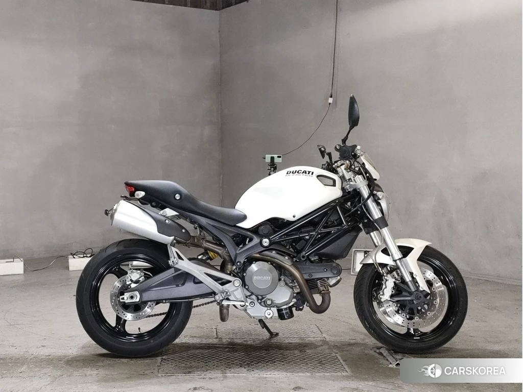 Проданный Ducati MONSTER 696 2010 из Японии