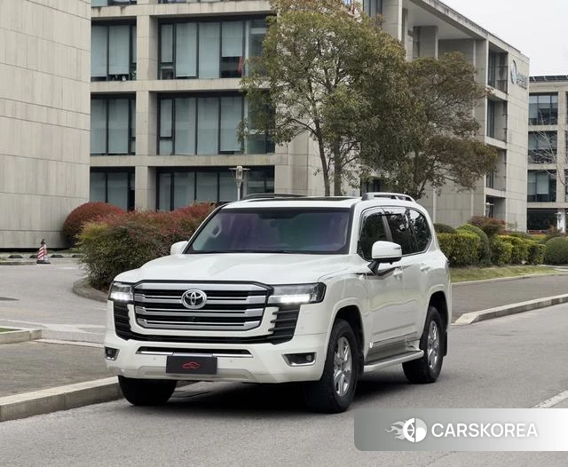 Toyota Land Cruiser (imported) 2023 Белый из Китая