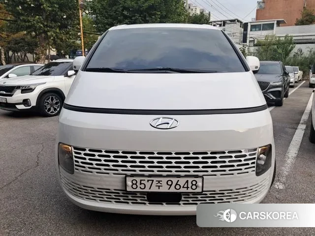 Hyundai Staria 2023 Белый из Кореи