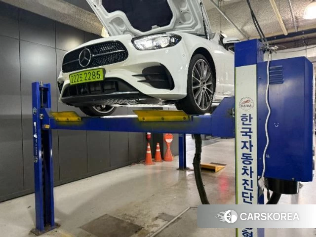 Mercedes-Benz E-Class W213 2023 Белый из Кореи