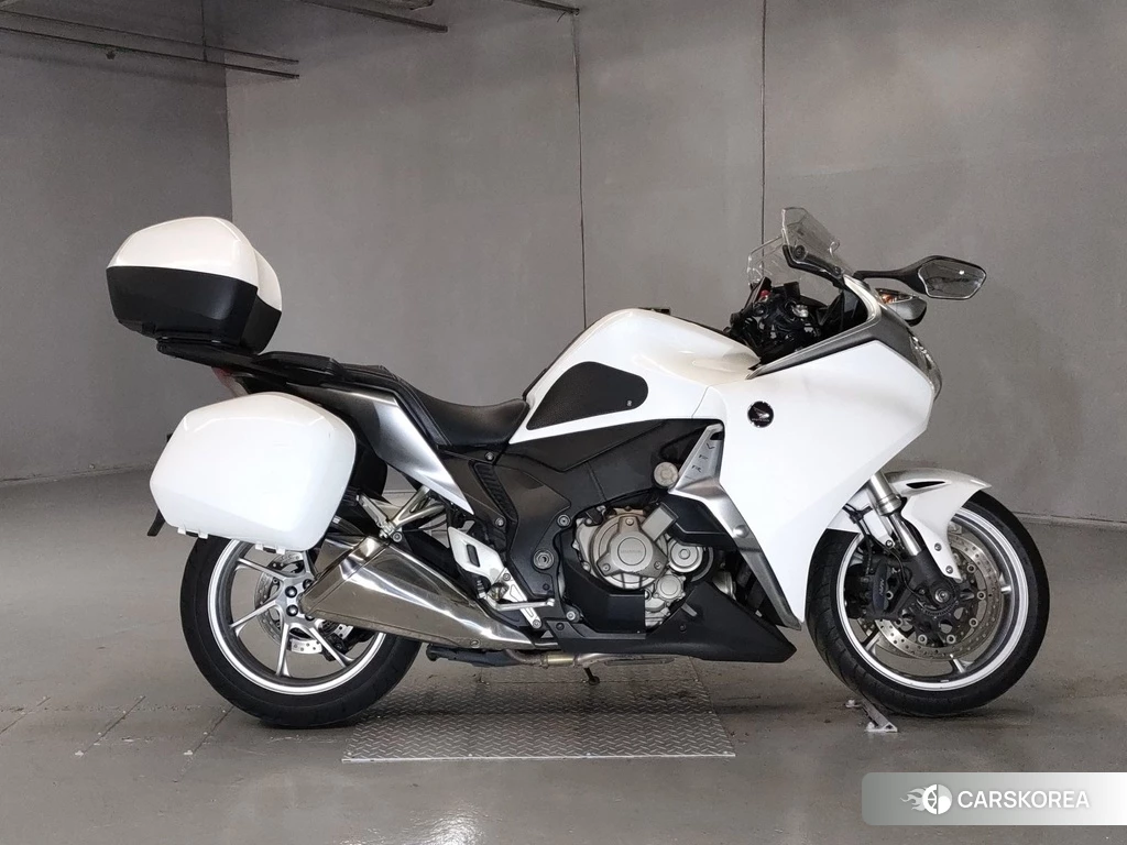 Проданный Honda VFR1200F DCT 2010 из Японии