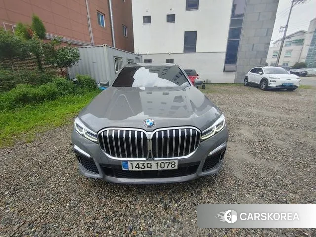 BMW 7 Series (G11) 2021 Серебристо-серый из Кореи